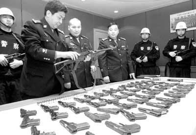 重庆摧毁特大贩枪团伙抓获涉枪犯罪嫌疑人45名(图)