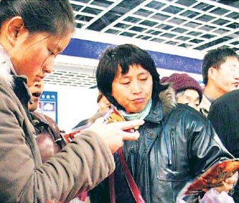 春节食品交易会在南京国展中心举行(组图)