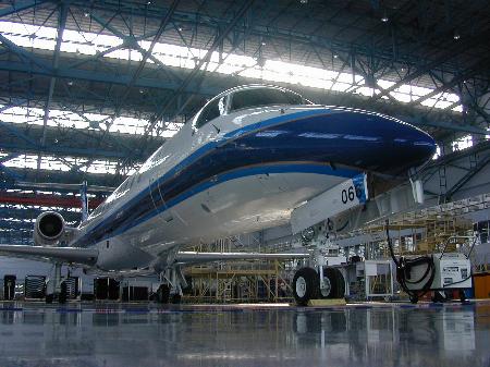 飞机工业有限公司(哈航集团与巴西航空工业公司合资公司)生产的erj145