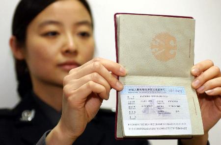 北京开始启用外国人居留许可代替居留证(图)