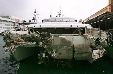 香港客轮与大陆货船发生碰撞 共97人受伤(组图
