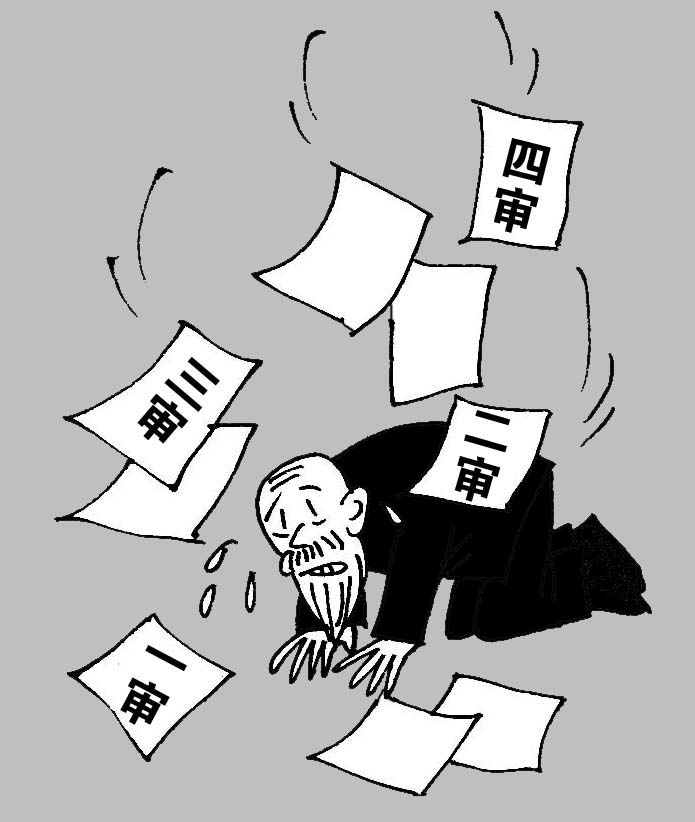 人民陪审员:与法官同权 背景 :十届全国人大常委会通过的《关于完善人民陪审员制度的决定》(以下简称《决定》),将于5月1日施行。人民陪审员依据法定程序产生,依法参加审判,与法官同权。离5月1日尚有一段时间,人民陪审员已开始变热:正在进行中的选任工作,引来广泛社会关注。按最高人民法院的安排,12月,各地法院进行人民陪审员的预选;34月,这些人员将得到集中培训;通过县级人大常委会任命后,将于5月1日统一上岗。人民陪审员制度,既充分体现了司法民主,也有利于人民监督司法。胡云腾表示,这个制度