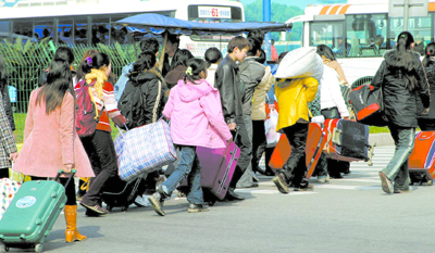 农民人口数_农民工人数持续回落 本地人数高于外出农民工(3)