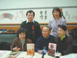 美国两位华裔作家出书披露日军侵华暴行(图)