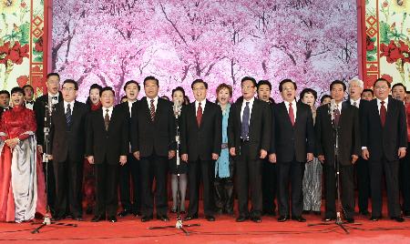李长春,罗干等党和国家领导人同首都知识界部分知名人士欢聚一堂