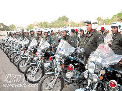 3月11日 金边 警用摩托车外援柬埔寨(图)