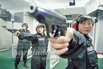 组图:黑龙江司法警官职业学院女子特警队亮相