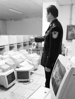 湖北:襄樊打掉罕见的超级金三色电脑赌博窝点