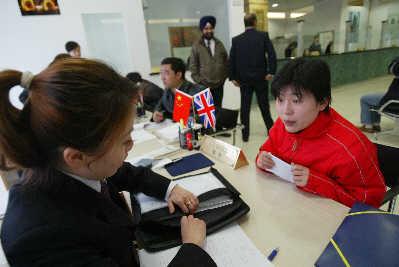 上海英国签证中心开放首日未出现排长队现象