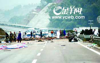 江西梨温高速路客车爆炸无人幸存致责任难认定