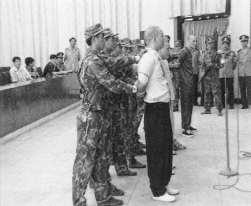 1998年,许海鸥被判处死刑.