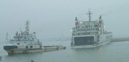 粤海铁1号火车渡轮广东海安搁浅293人脱险(图)