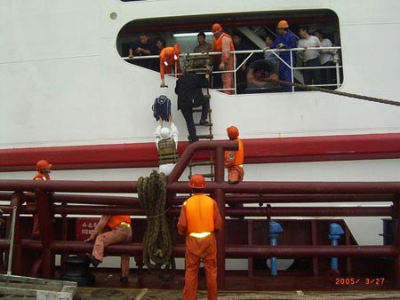 粤海铁1号火车渡轮广东海安搁浅293人脱险(图)