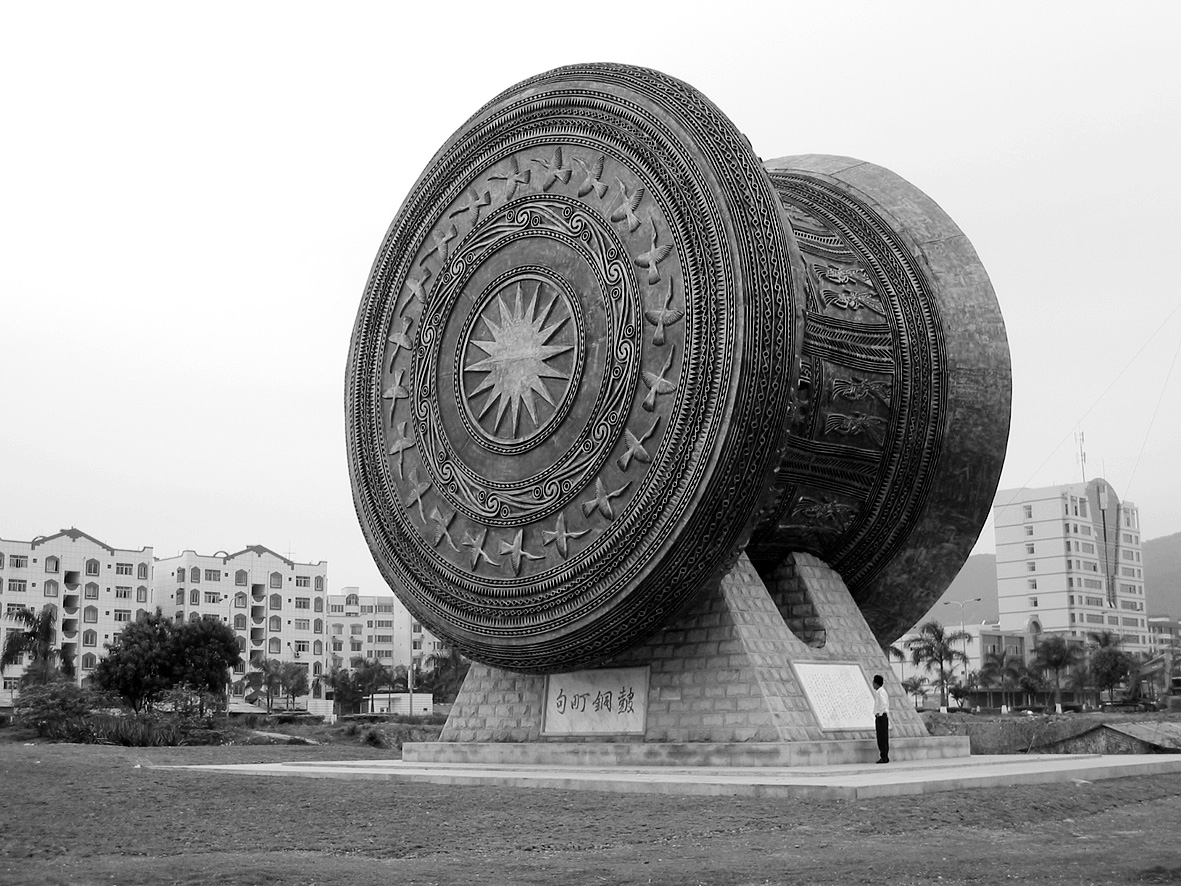 世界最大铜鼓雕塑亮相(图)