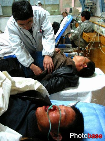 江苏无锡氯气泄漏事故已有268人入院治疗(组图