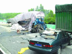 广西柳州副市长遇车祸罹难 北海柳州领导赴现