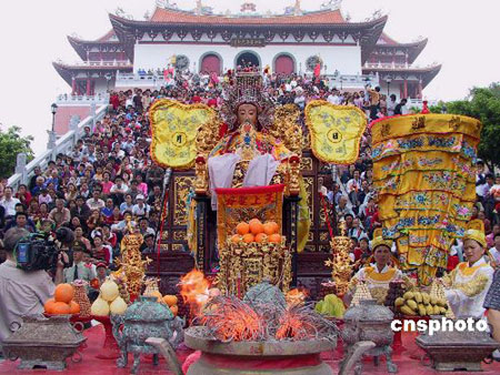 福建莆田湄洲岛隆重纪念妈祖诞辰1045周年