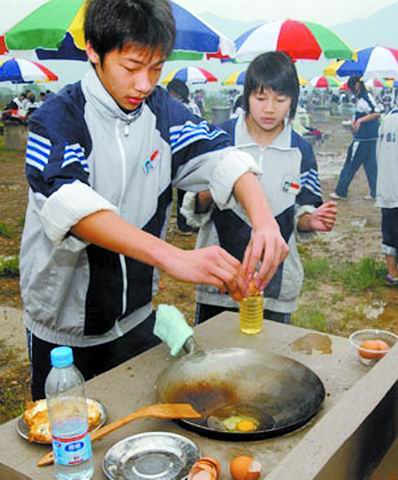 中考劳动技能考核首 变脸 5000学生考做家务活