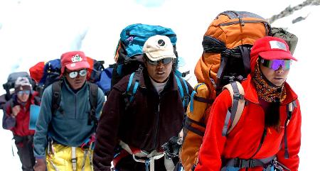 成功登上世界第一高峰――珠穆朗玛峰