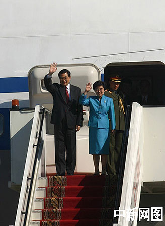 胡锦涛抵达哈萨克斯坦开始进行国事访问