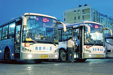 南京公交总公司加强晚高峰运力和空调车投放(