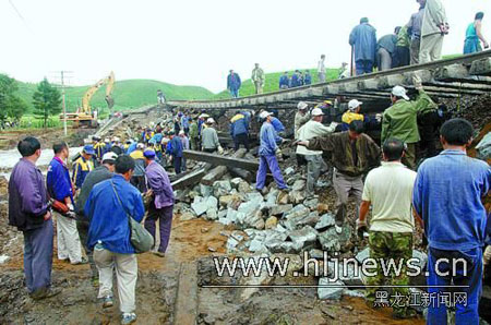 黑龙江部分河流发生洪水局部公路铁路中断(图