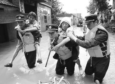 安徽宿州淮北遭特大暴雨袭击30多万人被困(图