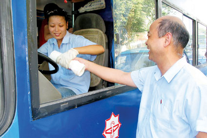南京公交总公司组织慰问客运一线驾乘人员(图