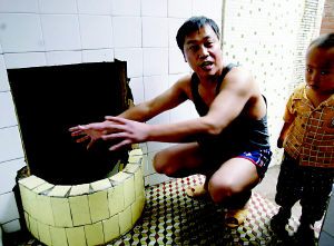 重庆市民接力救粪坑弃婴全城寻找弃婴妈妈(图)