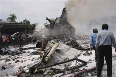 印尼一架客机坠毁 117人遇难(组图)