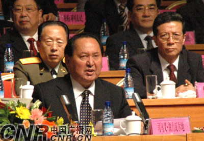 中共中央政治局委员,新疆维吾尔自治区党委书记王乐泉在大会上讲话