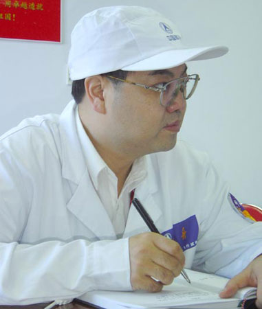 神六飞船副总设计师杨宏:幕后英雄的坚实足迹
