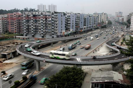 报讯福州市道路指挥办昨日消息,位于西二环路福州总院门前的u形高架桥