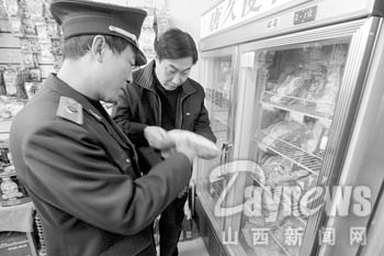 太原市朝阳工商所对食品进行安检(图)