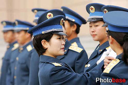 中国空军11月10日起换发新式军装(组图)