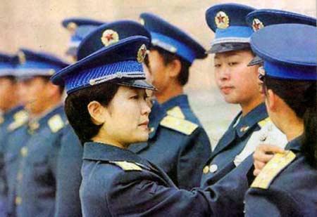 中国空军今冬统一换发新服装 换装仪式今天举
