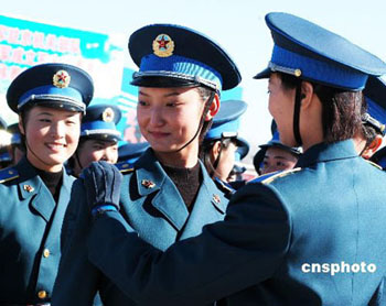 中国空军今冬统一换发新服装 换装仪式今天举行