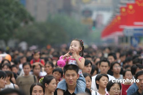 中国今后十五年处于收劝人口红利黄金时期