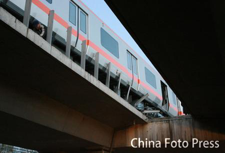 北京城铁13号线列车脱轨多处站点临时关闭(图)