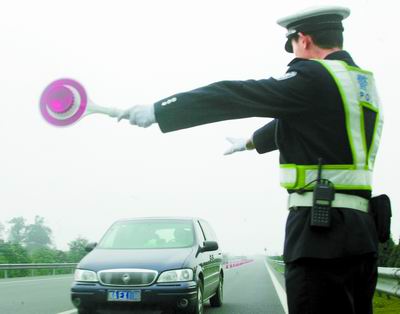 吊销驾照!超哥挨了第一单