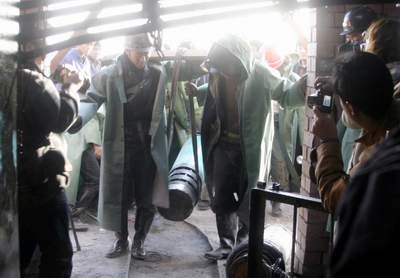 河北武安煤矿透水17人被困有关责任人被控制