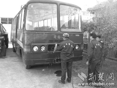 [图文]报废军车集中销毁