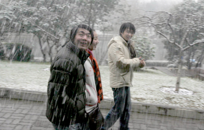 我省迎来入冬后首次大范围小雨雪 郑州 下雪了
