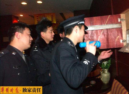 郑州晚报:限制警察查房是维护公众权利的进步