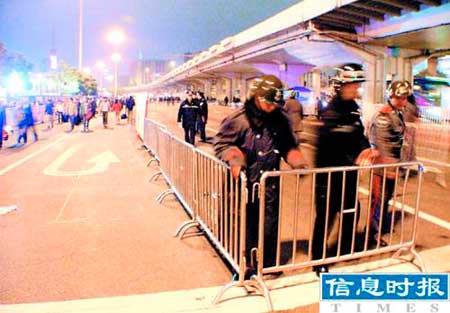 广州站首次封路作候车区应对20万旅客
