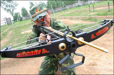 中国武警部队列装新式大威力弓弩武器(附图)