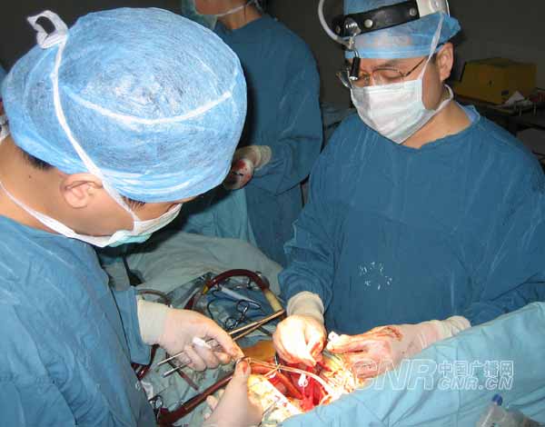 全国首例剖宫开胸一次完成手术在天津获得成功