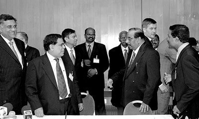 斯里兰卡政府和猛虎组织相逢一笑握手言和(图