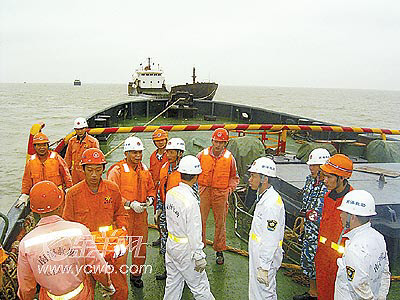 南京货轮湛江海域遇险船员弃船获救