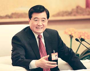胡锦涛参加上海代表团审议时强调在重要领域关